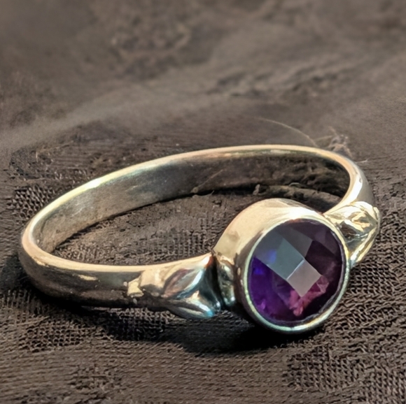 Elegant Solid Sterling Silver Ring Genuine Dark Purple Amethyst Ring Size 7 - Picture 3 of 10